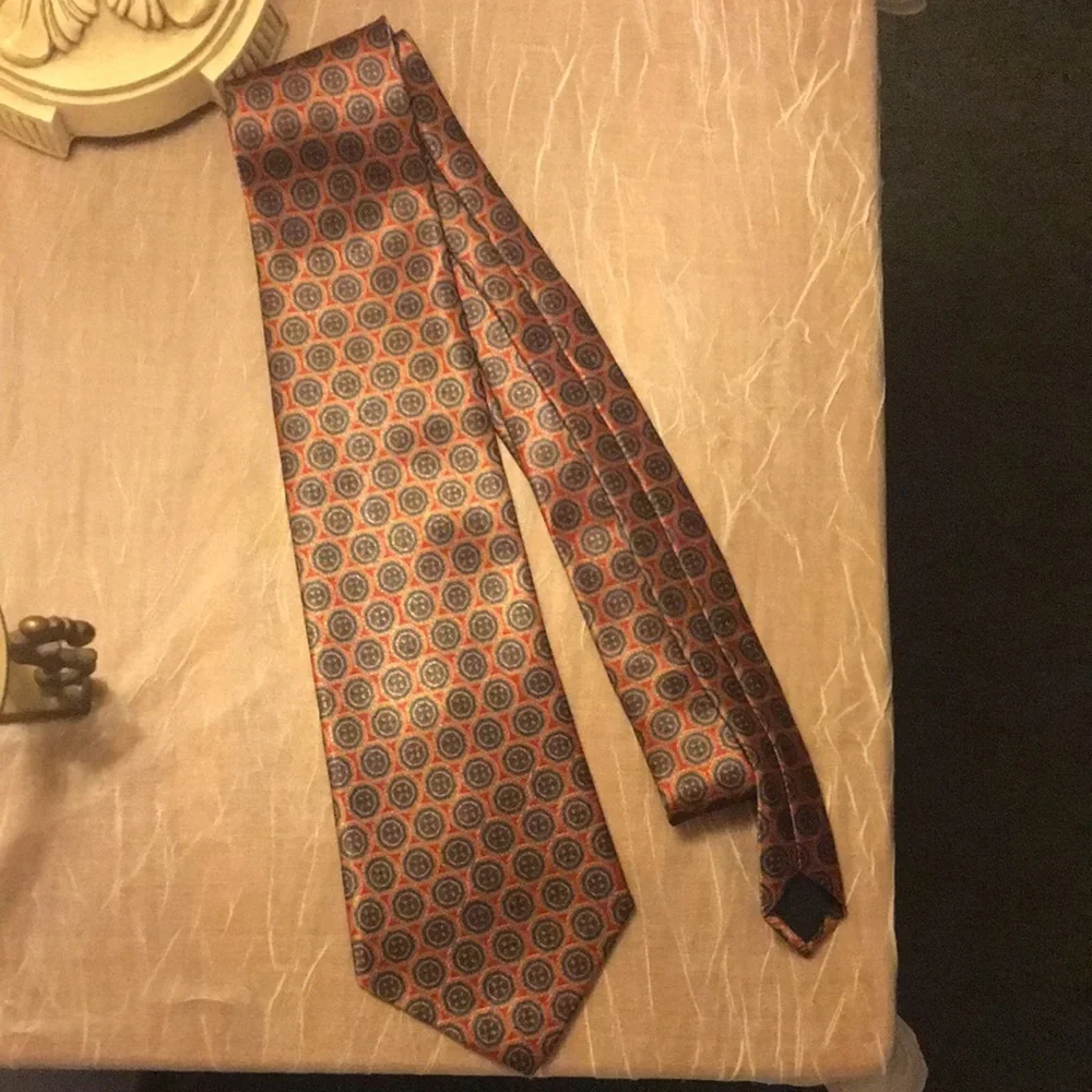 DIAMOND SILKS HAND MADE SILK TIE  Classic upscale motif red black gold 4